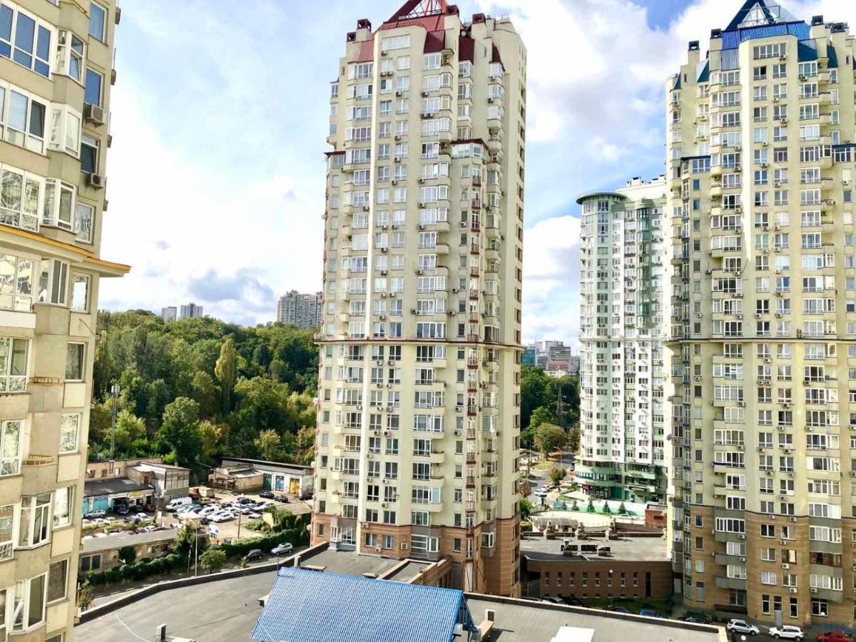 Navit Apartments With Breakfast, Near The Railway Station, The City Center, The Park Kiev Eksteriør billede
