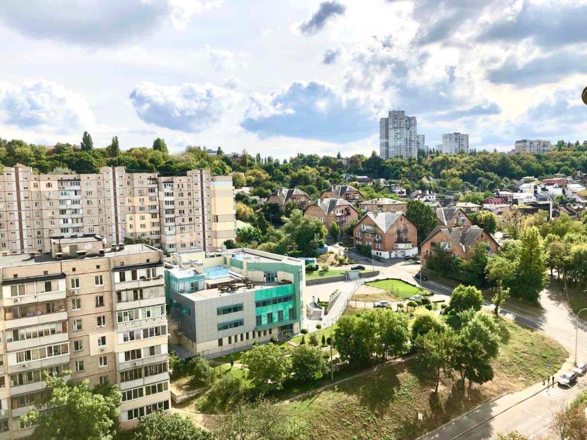 Navit Apartments With Breakfast, Near The Railway Station, The City Center, The Park Kiev Eksteriør billede