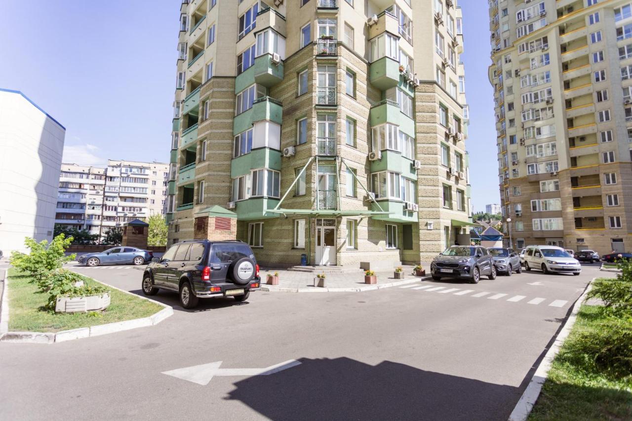 Navit Apartments With Breakfast, Near The Railway Station, The City Center, The Park Kiev Eksteriør billede
