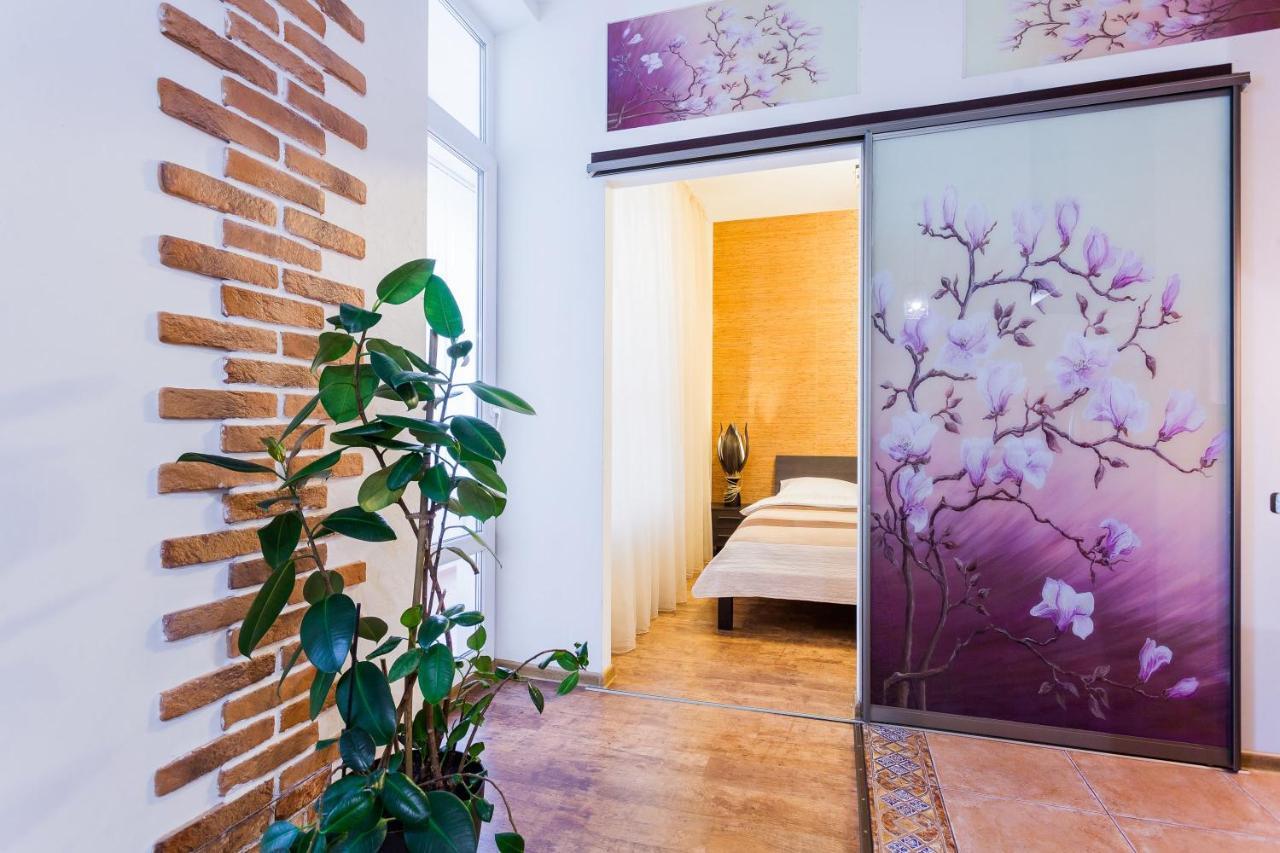 Navit Apartments With Breakfast, Near The Railway Station, The City Center, The Park Kiev Eksteriør billede