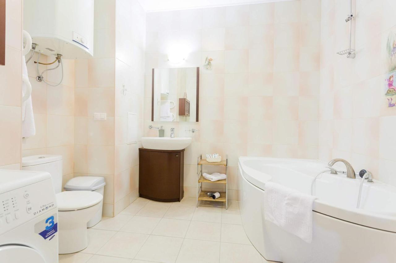Navit Apartments With Breakfast, Near The Railway Station, The City Center, The Park Kiev Eksteriør billede